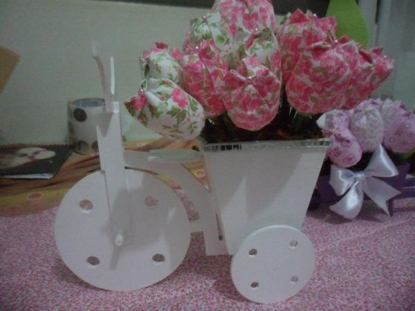Bicicleta com tulipas